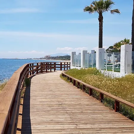 Exquisite Calahonda Beach Studio! 아파트 미하스