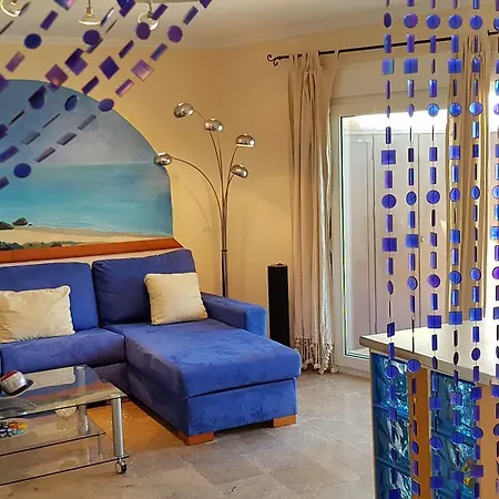 Exquisite Calahonda Beach Studio! 아파트 *